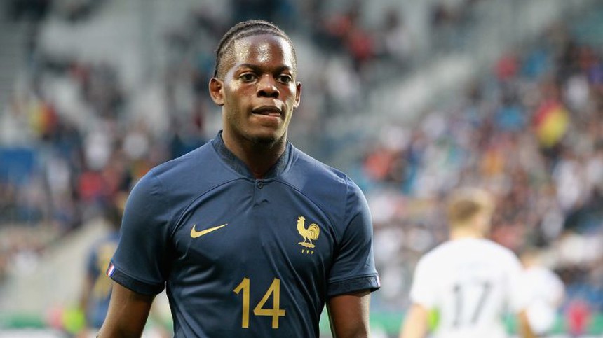 Ten Hag muốn mua trung vệ Castello Lukeba cho MU