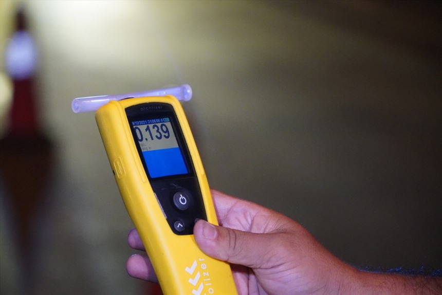 Lo lắng bị phạt khi thổi nồng độ cồn, vì ăn hoa quả cũng lên men: "Dân nhậu" mách nhau uống thuốc tránh thai trước khi thổi máy, bác sỹ nói gì? - Ảnh 3.
