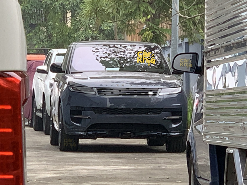 Tóm gọn Range Rover Sport 2023 tại trung tâm đăng kiểm khí thải: Ngoại hình cuốn hút, thách thức Mercedes-Benz GLE và BMW X5 - Ảnh 2. Tóm gọn Range Rover Sport 2023 tại trung tâm đăng kiểm khí thải: Ngoại hình cuốn hút, thách thức Mercedes-Benz GLE và BMW X5 - Ảnh 2.