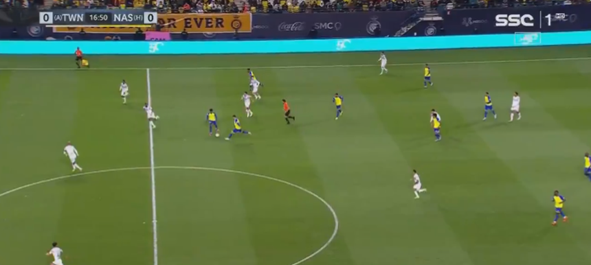 Ronaldo kiến tạo đẹp như mơ, được khen giỏi hơn Messi - Ảnh 2.