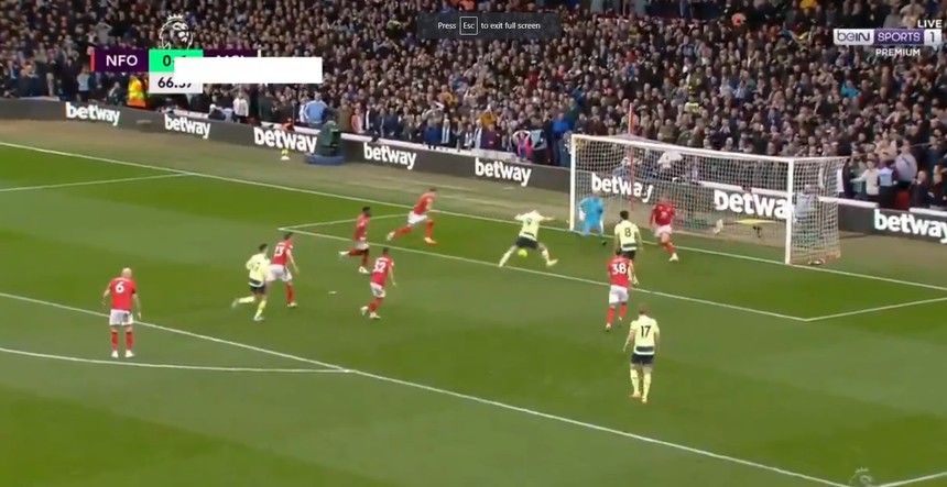 Haaland bỏ lỡ 2 cơ hội ghi bàn khó tin, bị CĐV ví 'chân gỗ' như Nunez - Ảnh 3.