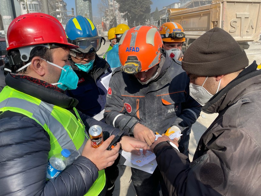 Động đất Thổ Nhĩ Kỳ: Người dân cảm kích trước nỗ lực của lực lượng cứu hộ, cứu nạn Việt Nam - Ảnh 3. Động đất Thổ Nhĩ Kỳ: Người dân cảm kích trước nỗ lực của lực lượng cứu hộ, cứu nạn Việt Nam - Ảnh 3.