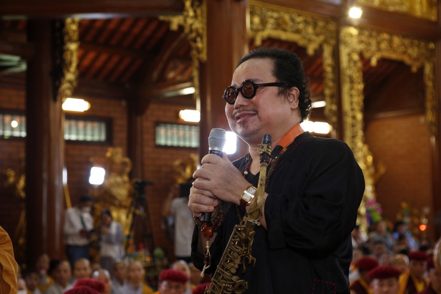 Nghệ sỹ Trần Mạnh Tuấn biểu diễn tại Pháp hội chùa Thiên Quang - Ảnh 2.