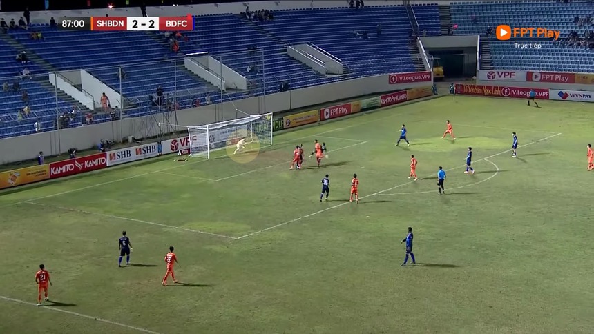 Pha cứu thua 'vàng 10' giá trị như bàn thắng của Văn Lâm, khẳng định thủ môn số 1 Việt Nam - Ảnh 2.