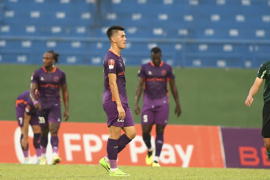 Trò cưng thầy Park 'mất tích' ở V.League và mối lo cho tân HLV Troussier - Ảnh 2. Trò cưng thầy Park 'mất tích' ở V.League và mối lo cho tân HLV Troussier - Ảnh 2.