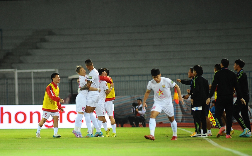 Tiền vệ bị thầy Park "bỏ rơi" rực sáng vẫn không thể cứu Hải Phòng FC thoát thua ở V.League - Ảnh 1.