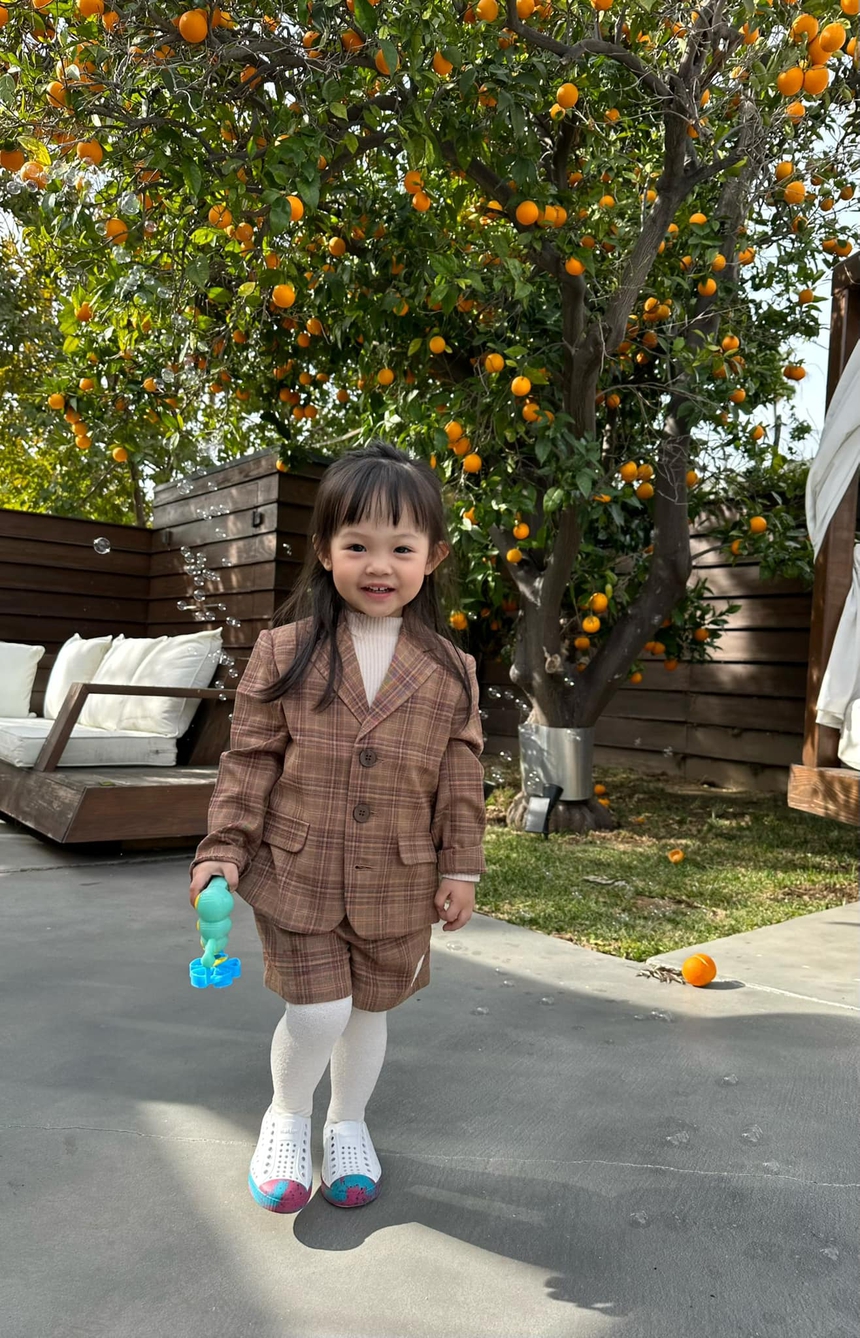 Tiểu thư 'ngậm thìa vàng' của Cường Đô La: Mới chào đời được tặng túi nửa tỷ, 3 tuổi sang Mỹ đi học - Ảnh 7. Tiểu thư 'ngậm thìa vàng' của Cường Đô La: Mới chào đời được tặng túi nửa tỷ, 3 tuổi sang Mỹ đi học - Ảnh 7.