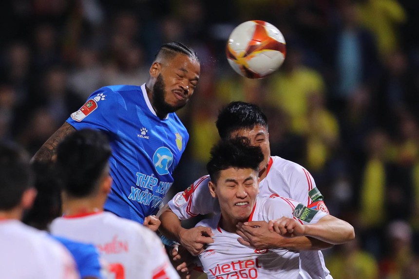 Đôi công nghẹt thở, CLB Nam Định tạo bất ngờ lớn cho Viettel ngay Hàng Đẫy - Ảnh 1. Đôi công nghẹt thở, CLB Nam Định tạo bất ngờ lớn cho Viettel ngay Hàng Đẫy - Ảnh 1.