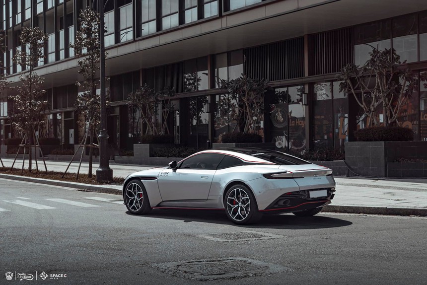 4 năm chỉ chạy 9.000 km, Aston Martin DB11 V8 Lightning Silver mất giá tới gần 3 tỷ đồng - Ảnh 6.