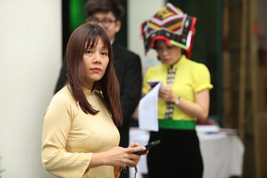 Ca sĩ Bông Mai và chuyến đi 99 ngày một mình để "cai con" - Ảnh 1.