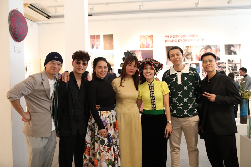 Ca sĩ Bông Mai và chuyến đi 99 ngày một mình để "cai con" - Ảnh 2.