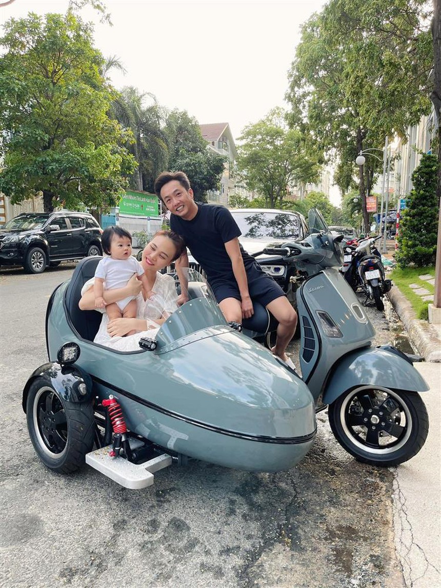 Tiểu thư 'ngậm thìa vàng' của Cường Đô La: Mới chào đời được tặng túi nửa tỷ, 3 tuổi sang Mỹ đi học - Ảnh 4. Tiểu thư 'ngậm thìa vàng' của Cường Đô La: Mới chào đời được tặng túi nửa tỷ, 3 tuổi sang Mỹ đi học - Ảnh 4.