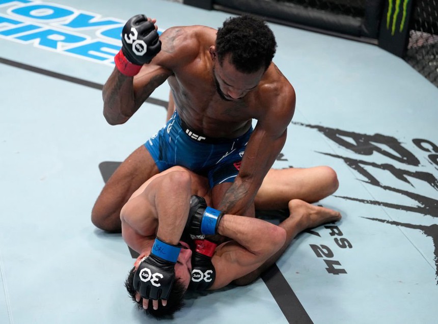 Võ sĩ có chuỗi bất bại dài thứ 2 thế giới thua thất vọng trong ngày ra mắt UFC - Ảnh 4.