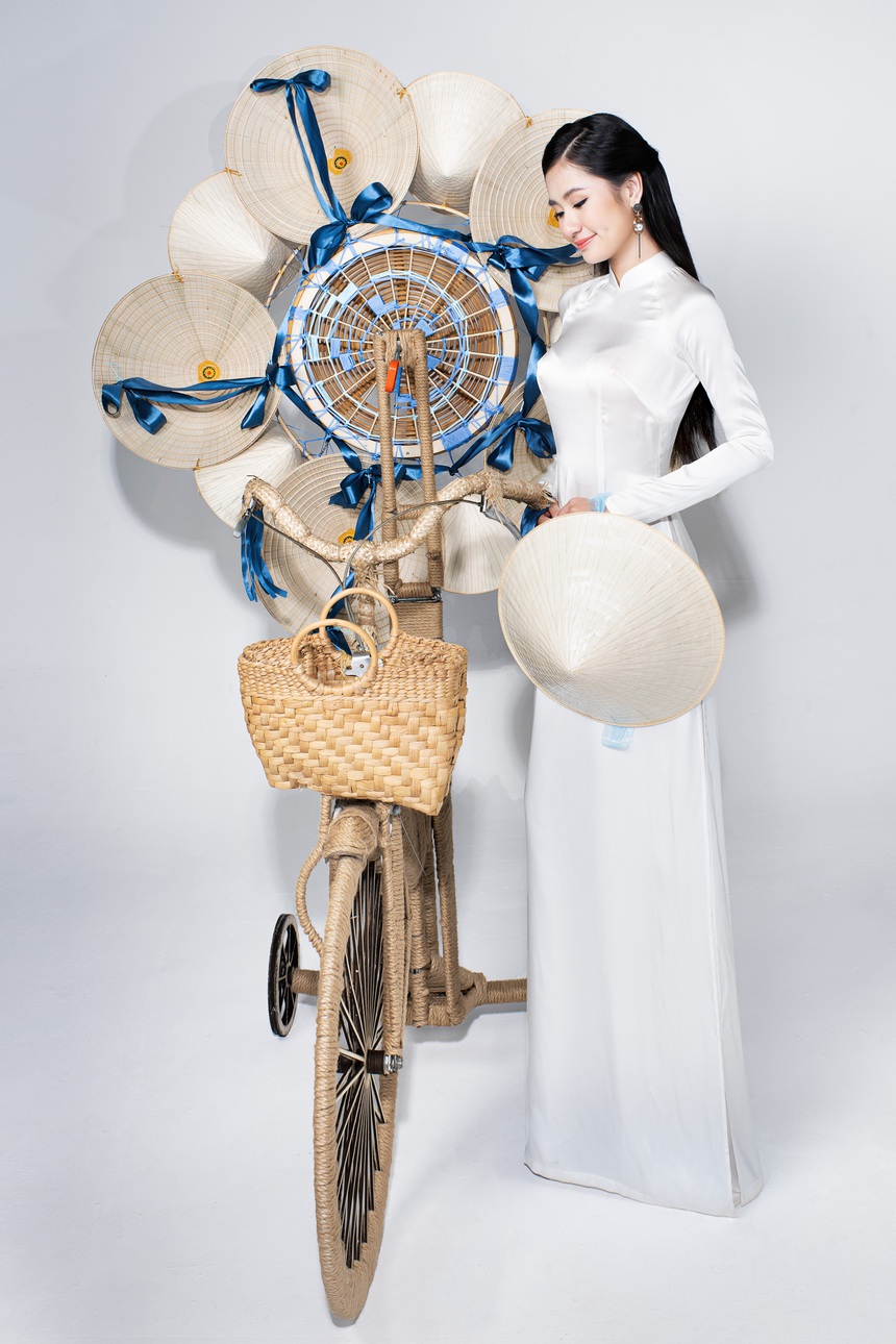 Hoa hậu Nguyễn Thanh Hà trang phục dân tộc 'Sống xanh' đến Ai Cập thi sắc đẹp - Ảnh 1.