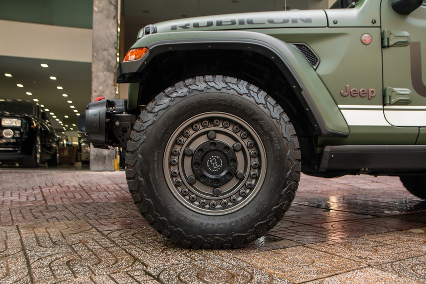 Tậu thêm Jeep mới chỉ khác màu, ông Đặng Lê Nguyên Vũ nói siêu xe chỉ để đi cho vui thôi - Ảnh 9.