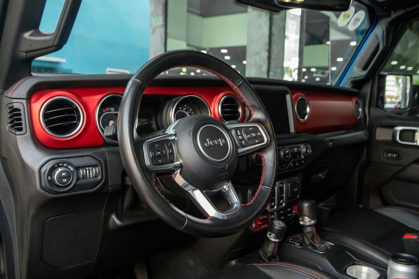 Tậu thêm Jeep mới chỉ khác màu, ông Đặng Lê Nguyên Vũ nói siêu xe chỉ để đi cho vui thôi - Ảnh 10.