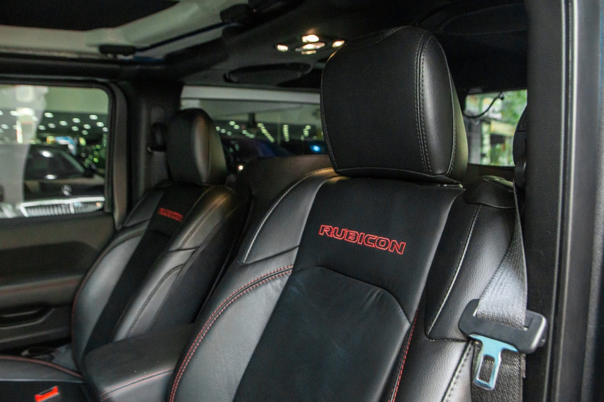 Tậu thêm Jeep mới chỉ khác màu, ông Đặng Lê Nguyên Vũ nói siêu xe chỉ để đi cho vui thôi - Ảnh 12.