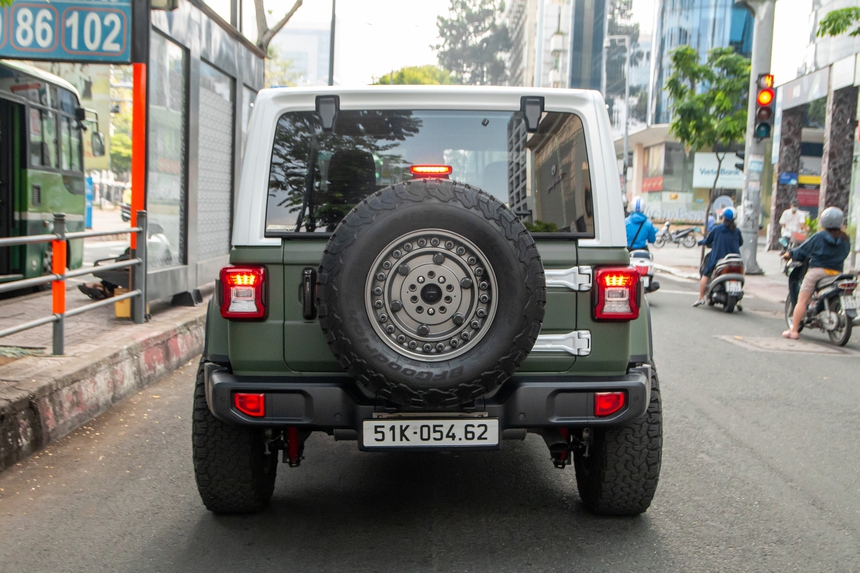 Tậu thêm Jeep mới chỉ khác màu, ông Đặng Lê Nguyên Vũ nói siêu xe chỉ để đi cho vui thôi - Ảnh 14.