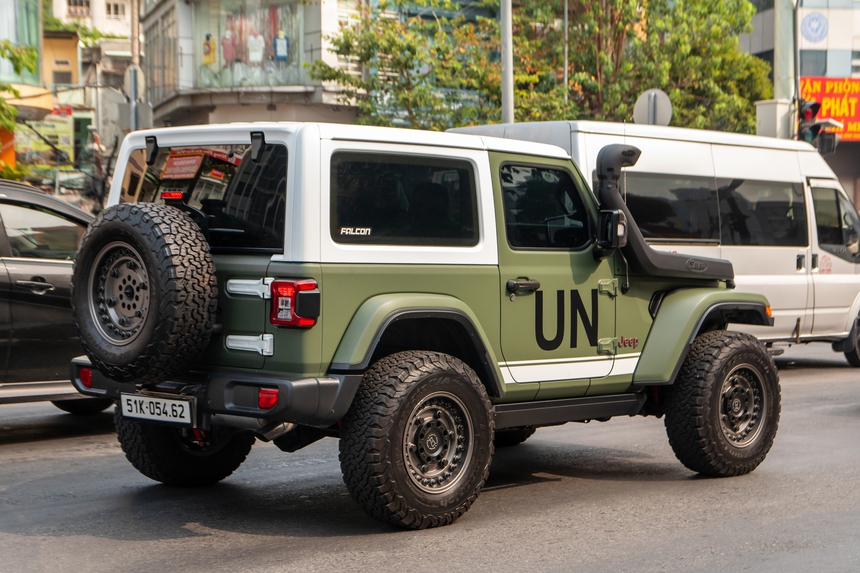 Tậu thêm Jeep mới chỉ khác màu, ông Đặng Lê Nguyên Vũ nói siêu xe chỉ để đi cho vui thôi - Ảnh 6.