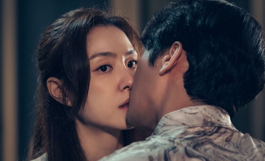 Phim Hàn gây phẫn nộ vì hết chị đến em thi nhau làm 'kẻ thứ ba', càng xem càng thấy 'độc hại' nhưng rating vẫn tăng ầm ầm! - Ảnh 1. Phim Hàn gây phẫn nộ vì hết chị đến em thi nhau làm 'kẻ thứ ba', càng xem càng thấy 'độc hại' nhưng rating vẫn tăng ầm ầm! - Ảnh 1.