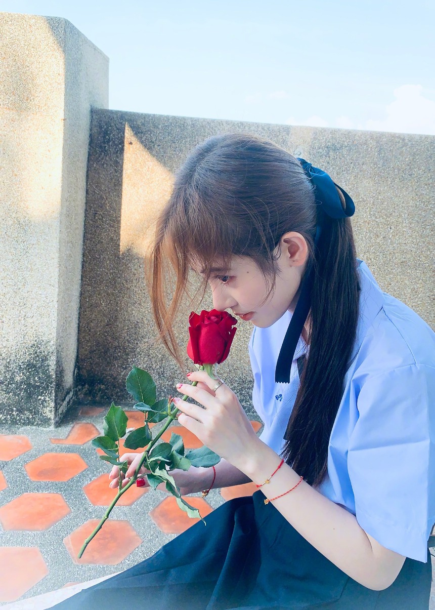 “Mỹ nữ 4000 năm” Cúc Tịnh Y gây sốt khi diện đồng phục học sinh Thái: Visual “bén đứt tay” chấp hết camera thường! - Ảnh 5.