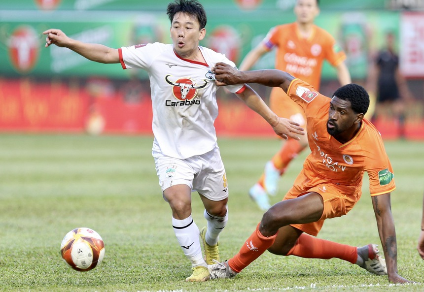 'Chẳng giải VĐQG nào như V.League, đá vài vòng lại nghỉ cả tháng trời' - Ảnh 5. 'Chẳng giải VĐQG nào như V.League, đá vài vòng lại nghỉ cả tháng trời' - Ảnh 5.