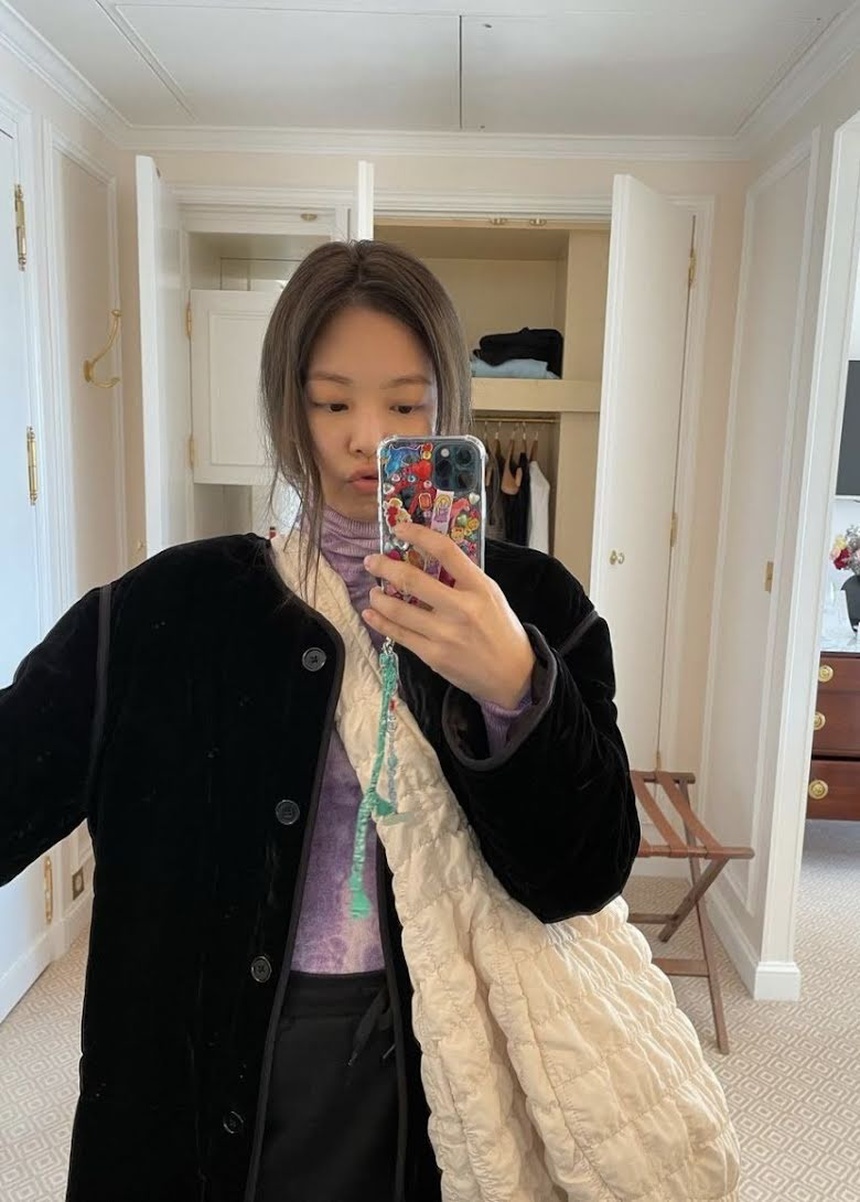 'Chiếc bị' của Jennie từng gây sốt xình xịch và sau gần 2 năm lại 'cháy hàng': Dường như phía thương hiệu lại không vui vì một lý do này - Ảnh 1. 'Chiếc bị' của Jennie từng gây sốt xình xịch và sau gần 2 năm lại 'cháy hàng': Dường như phía thương hiệu lại không vui vì một lý do này - Ảnh 1.