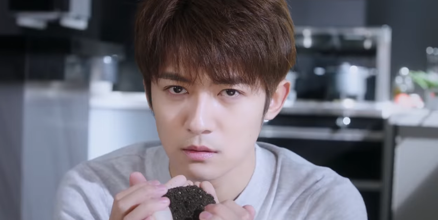 Phát hiện sao nữ 'makeup lố' ngang ngửa Cúc Tịnh Y, ở nhà mà 'lên đồ' như đi hát bội - Ảnh 10.