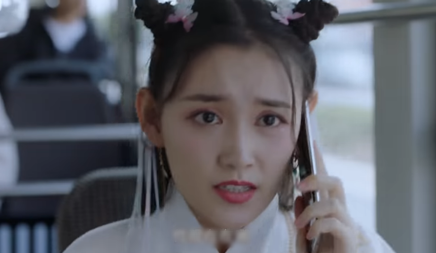 Phát hiện sao nữ 'makeup lố' ngang ngửa Cúc Tịnh Y, ở nhà mà 'lên đồ' như đi hát bội - Ảnh 2.