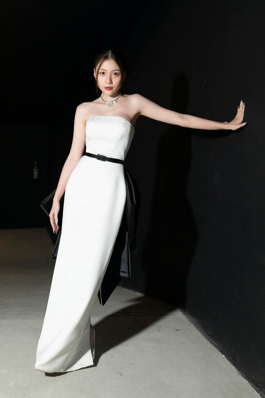 Em gái Trấn Thành đã qua rồi thời mặt bầu bĩnh khi đóng MV cùng Phạm Quỳnh Anh, nhan sắc ngày càng thăng hạng - Ảnh 9.