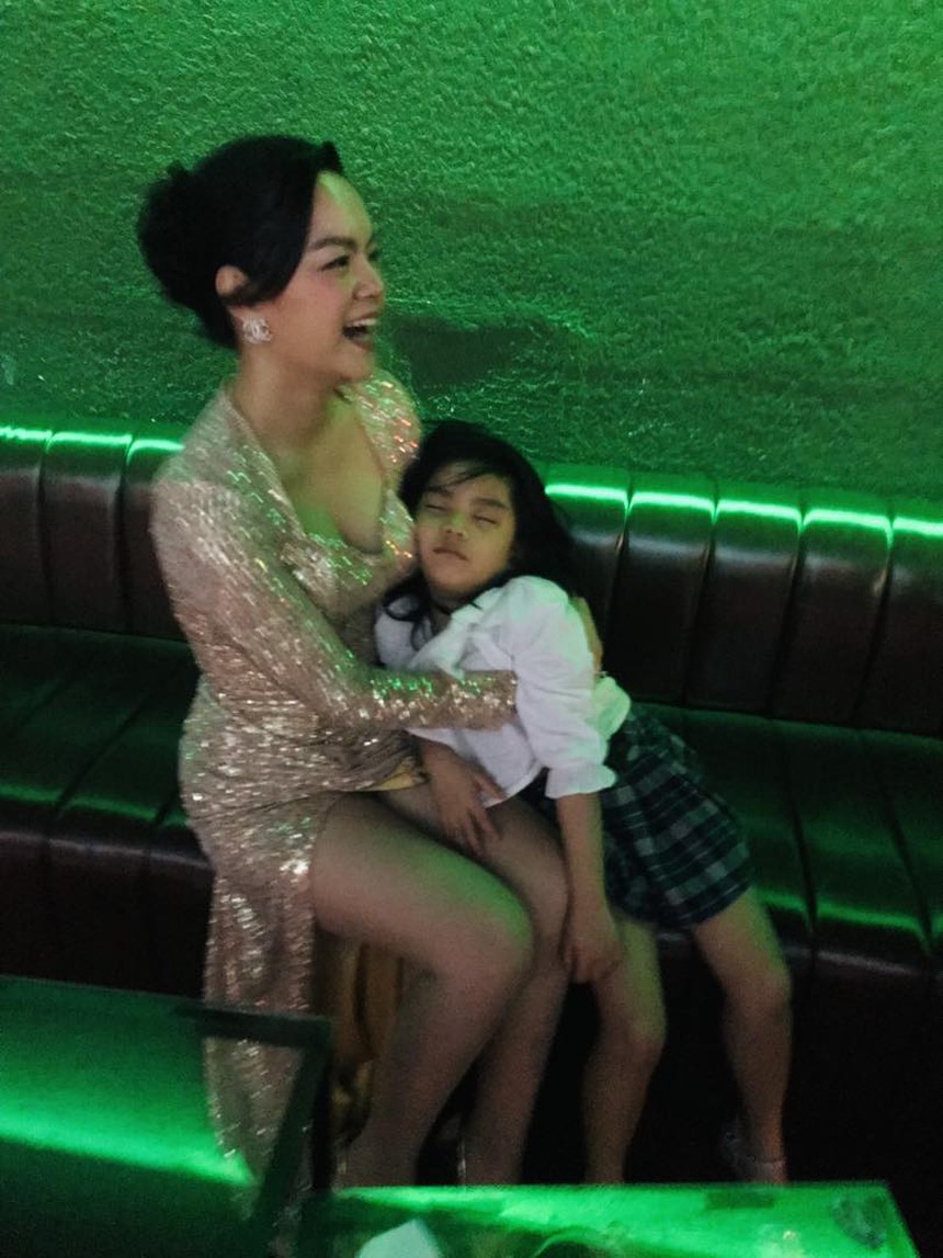 Phạm Quỳnh Anh đưa con đi diễn và cái kết khiến dân tình 'dở khóc dở cười' - Ảnh 2.