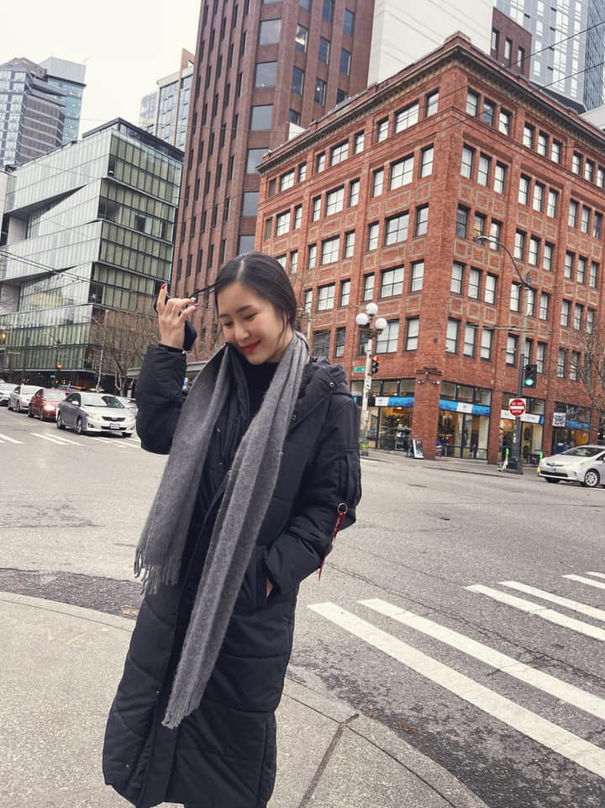 Nữ ca sĩ Vbiz bán hết tài sản sang Mỹ du học nhưng nửa đêm bật khóc nhận là 'sinh viên nghèo' giờ sống thế nào? - Ảnh 3. Nữ ca sĩ Vbiz bán hết tài sản sang Mỹ du học nhưng nửa đêm bật khóc nhận là 'sinh viên nghèo' giờ sống thế nào? - Ảnh 3.