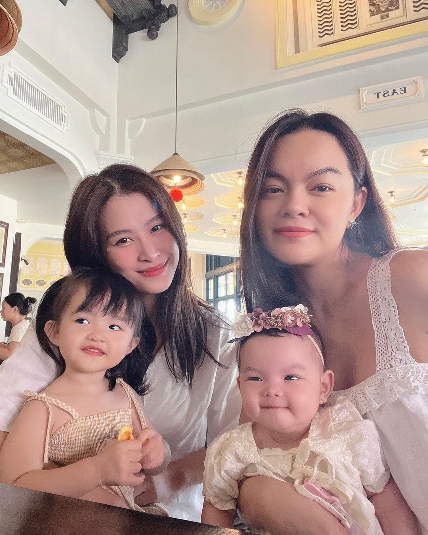 Đông Nhi - Phạm Quỳnh Anh đọ sắc chung một khung hình, nhưng 2 nhóc tì mới là nhân vật “chiếm spotlight” - Ảnh 2.