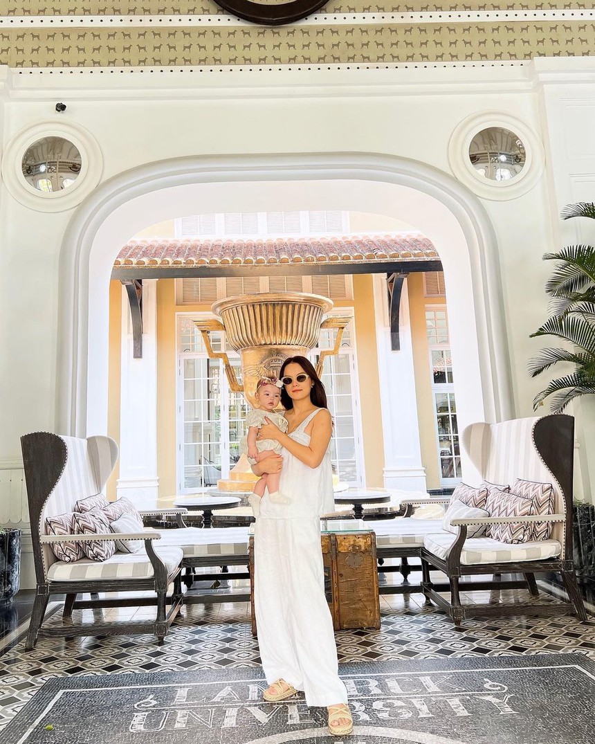 Đông Nhi - Phạm Quỳnh Anh đọ sắc chung một khung hình, nhưng 2 nhóc tì mới là nhân vật “chiếm spotlight” - Ảnh 4.