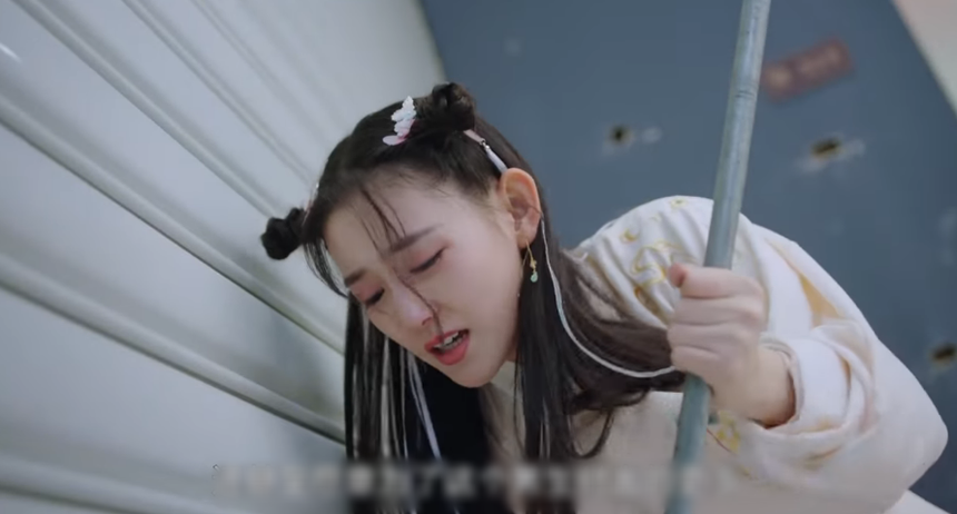 Phát hiện sao nữ 'makeup lố' ngang ngửa Cúc Tịnh Y, ở nhà mà 'lên đồ' như đi hát bội - Ảnh 5.