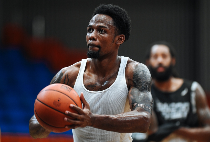 Ấn tượng trước thể hình lực lưỡng của tân binh Việt kiều Saigon Heat - Ảnh 1.