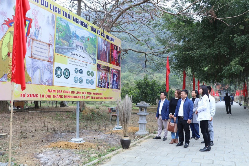 Độc đáo tour du lịch 'Tìm về cội nguồn' kết nối các điểm di tích lịch sử - Ảnh 2.