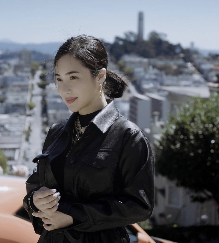 Nữ ca sĩ Vbiz bán hết tài sản sang Mỹ du học nhưng nửa đêm bật khóc nhận là 'sinh viên nghèo' giờ sống thế nào? - Ảnh 2. Nữ ca sĩ Vbiz bán hết tài sản sang Mỹ du học nhưng nửa đêm bật khóc nhận là 'sinh viên nghèo' giờ sống thế nào? - Ảnh 2.