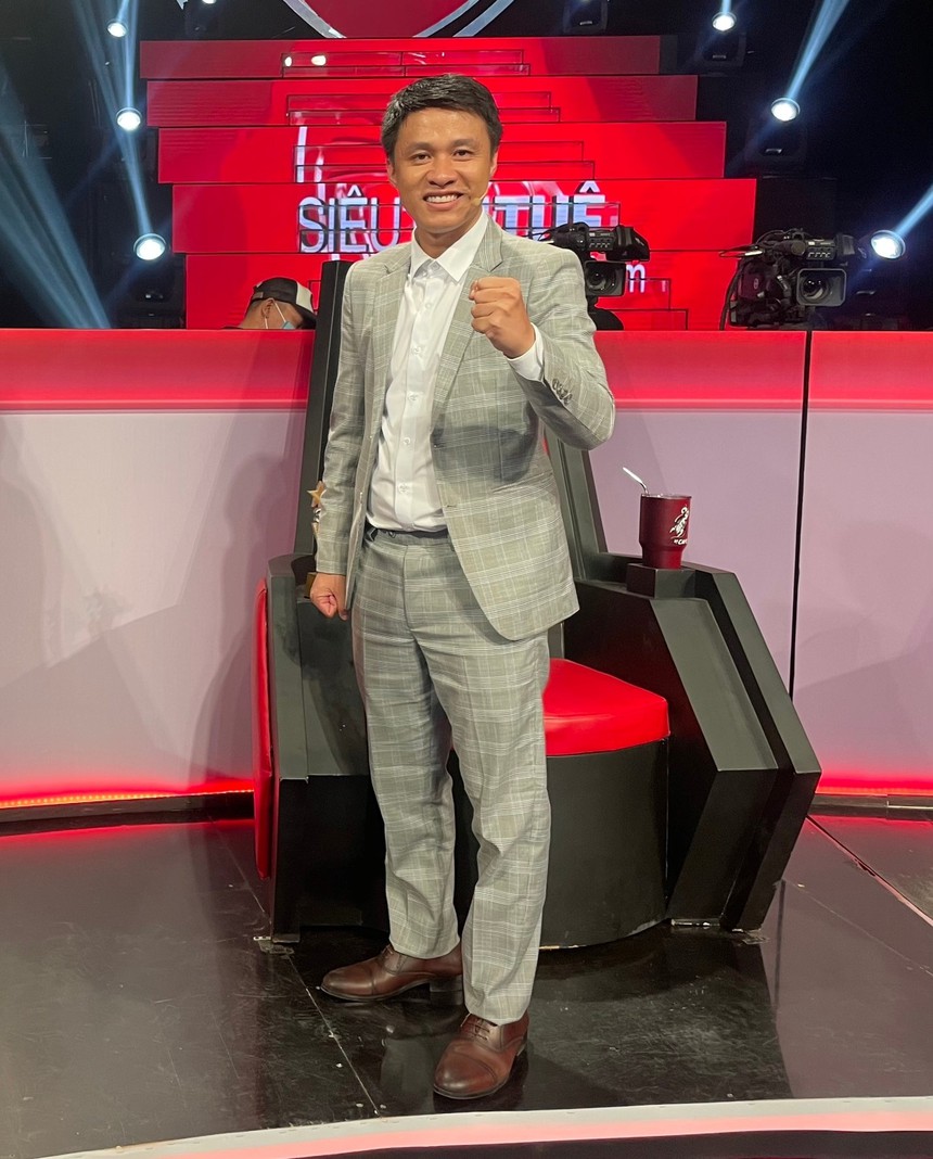 Kỷ lục gia nhớ được 20.000 số Pi sau 3,14 nhưng bị “đá”... vì không nhớ nổi ngày sinh nhật bạn gái - Ảnh 1. Kỷ lục gia nhớ được 20.000 số Pi sau 3,14 nhưng bị “đá”... vì không nhớ nổi ngày sinh nhật bạn gái - Ảnh 1.