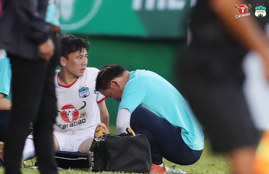 Bóng đá Việt Nam ngày 20/2: Tiền vệ HAGL dính chấn thương dây chằng - Ảnh 1.