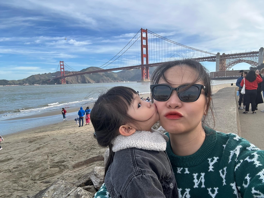 Đàm Thu Trang vi vu ở Mỹ cùng ái nữ, quyết giữ 1 thái độ giữa nghi vấn mang thai lần 2 - Ảnh 2. Đàm Thu Trang vi vu ở Mỹ cùng ái nữ, quyết giữ 1 thái độ giữa nghi vấn mang thai lần 2 - Ảnh 2.