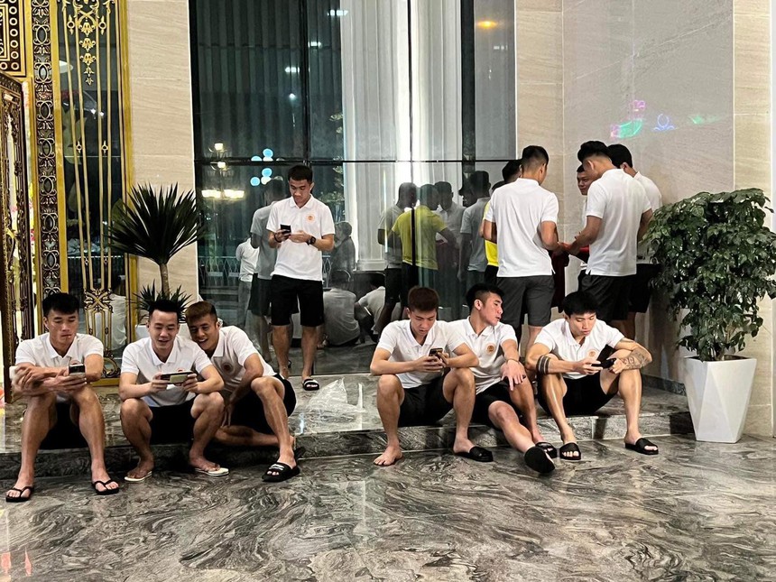 V.League nghỉ: Hội cầu thủ đi du lịch, về thăm gia đình - Ảnh 6.
