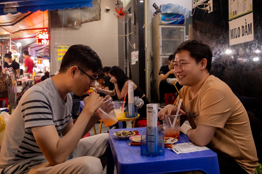 “Đành chấp nhận” hay “tìm ngay quán khác”: khi thực khách và chủ quán trần tình về mô hình cộng sinh buôn bán tại TP.HCM - Ảnh 5.