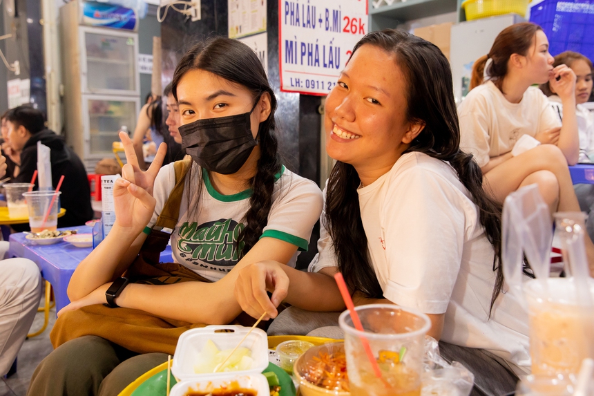 “Đành chấp nhận” hay “tìm ngay quán khác”: khi thực khách và chủ quán trần tình về mô hình cộng sinh buôn bán tại TP.HCM - Ảnh 4.