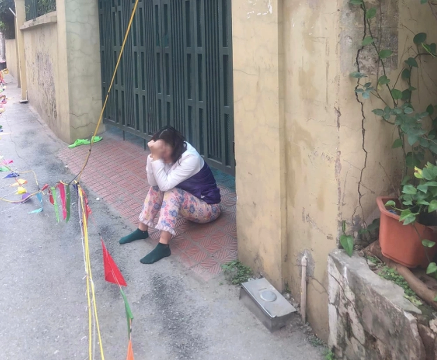 Công an phường Tây Mỗ lên tiếng vụ người phụ nữ kêu cứu vì 3 mẹ con bị đuổi khỏi nhà chồng - Ảnh 2. Hàng xóm nói về vụ việc nàng dâu Đồng Tháp bị nhà chồng đuổi khỏi nhà: “Xót xa khi chứng kiến cháu gái lớp 8 trèo khỏi nhà theo mẹ” - Ảnh 3.