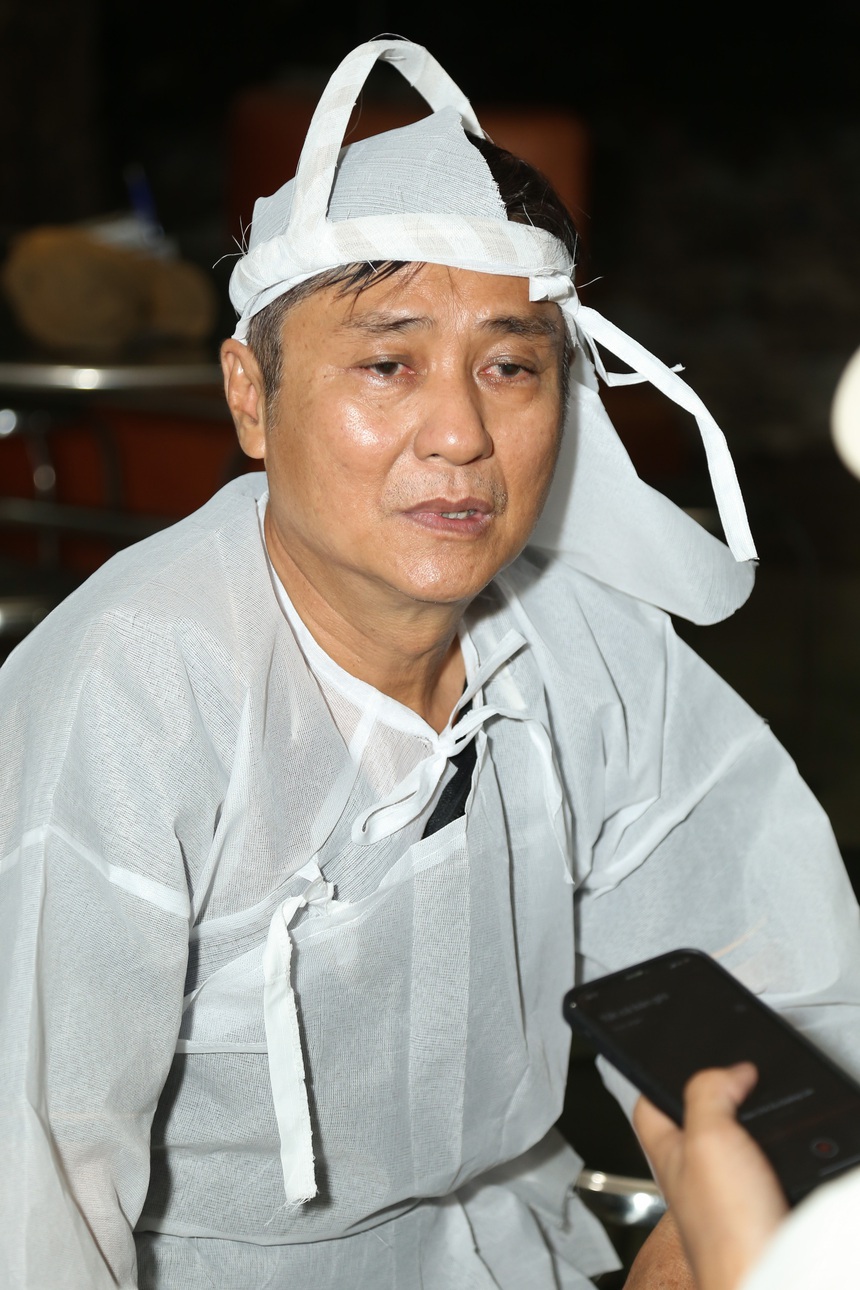 Các con túc trực tang lễ, Mỹ Tâm và dàn sao Việt thương tiếc cố NS Thiên Kim - Ảnh 4. Các con túc trực tang lễ, Mỹ Tâm và dàn sao Việt thương tiếc cố NS Thiên Kim - Ảnh 4.