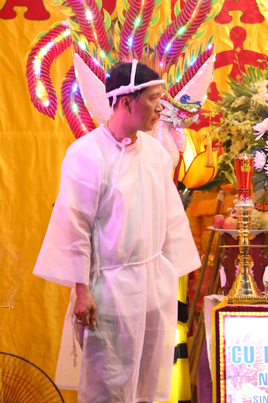 Các con túc trực tang lễ, Mỹ Tâm và dàn sao Việt thương tiếc cố NS Thiên Kim - Ảnh 2. Các con túc trực tang lễ, Mỹ Tâm và dàn sao Việt thương tiếc cố NS Thiên Kim - Ảnh 2.