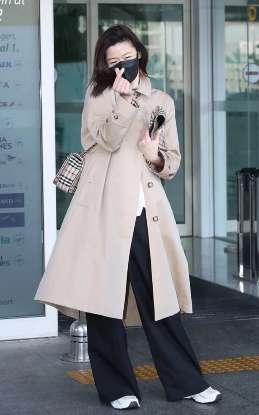 Hình dán trên điện thoại của Jun Ji Hyun thu hút sự chú ý của nhiều bà mẹ Hàn  - Ảnh 1.