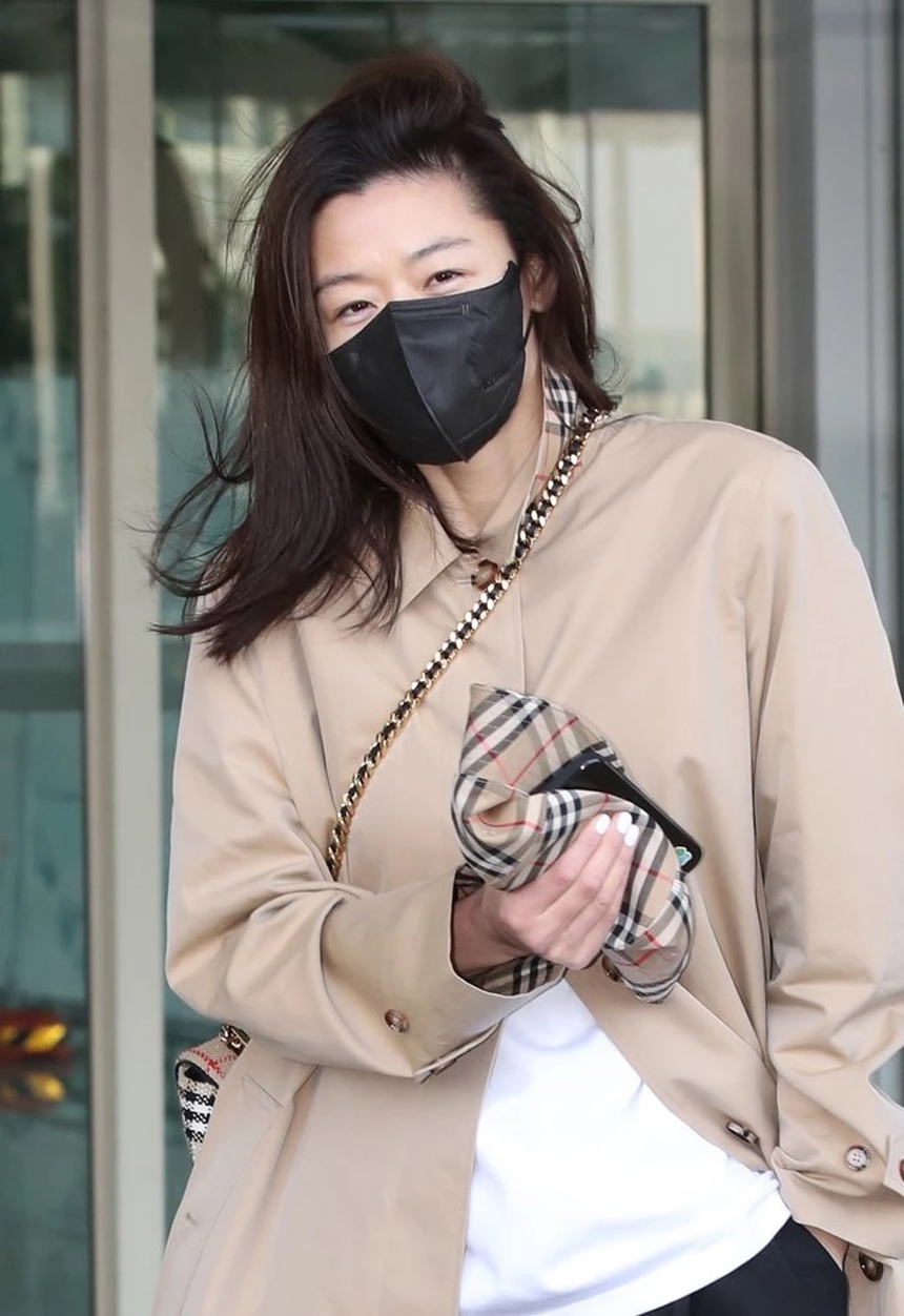 Hình dán trên điện thoại của Jun Ji Hyun thu hút sự chú ý của nhiều bà mẹ Hàn  - Ảnh 4.