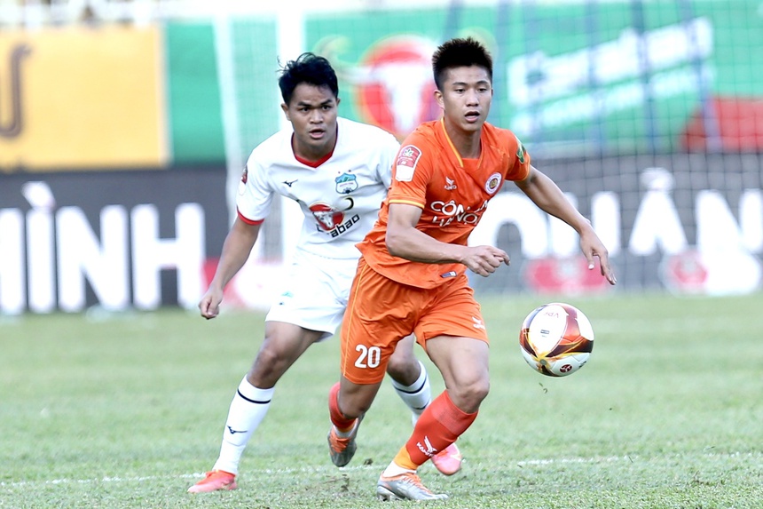 Trò cưng thầy Park đứt dây chằng theo cách đen đủi, lỡ luôn V.League 2023 và vòng loại World Cup - Ảnh 1. Trò cưng thầy Park đứt dây chằng theo cách đen đủi, lỡ luôn V.League 2023 và vòng loại World Cup - Ảnh 1.